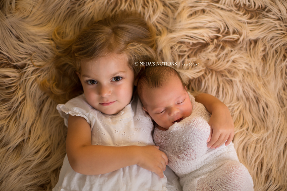 siblings, newborn baby boy | http://nedasnotions.com