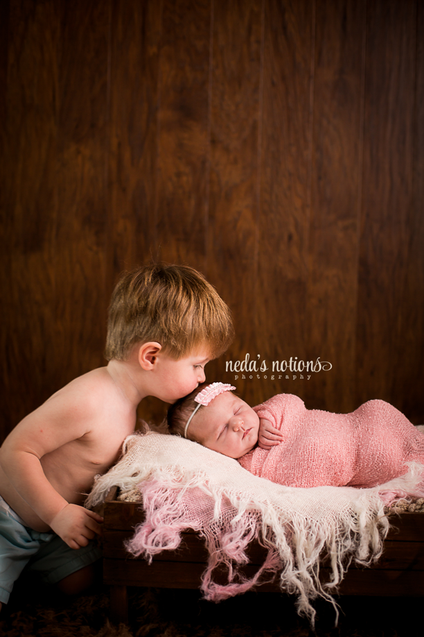 crestview newborn photographer, baby girl, sibling, big brother
